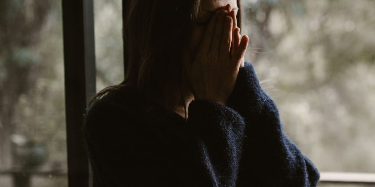 A person reflecting on choices, embodying the common feeling of being lost when seeking mental health support.